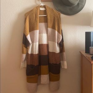 Multicolored Cardigan with pockets.